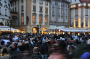 ruch na Staroměstském náměstí