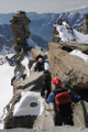 výstup skupiny alpinistek s horským vůdcem