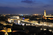 večerní řeka Arno, Ponte a Palazzo Vecchio