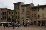 náměstí Piazza dela Cisterna v San Gimignanu