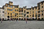 Lucca - náměstí Piazza dell'Anfiteatro