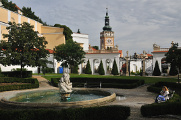 Mikulov-zámecká zahrada s fontánou