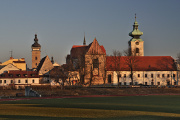 Černá věž a dominikánský klášter s Bílou věží