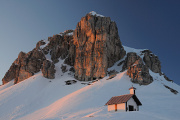 mountain chapel below Toblinger Knoten