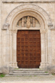 Ascoli Piceno - portál kostela Santi Anastasio