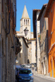 Todi - ulička a věž kostela San Fortunato