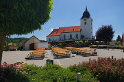 náves s kostelem v Harmanschlagu